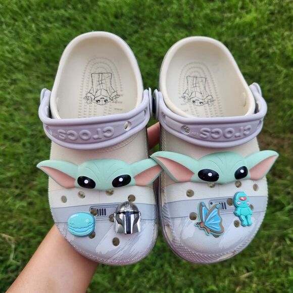 CROCS Kids' Star Wars Grogu™ Classic Clog Jibbitz Charms Included Size J1 - Picture 1 of 16